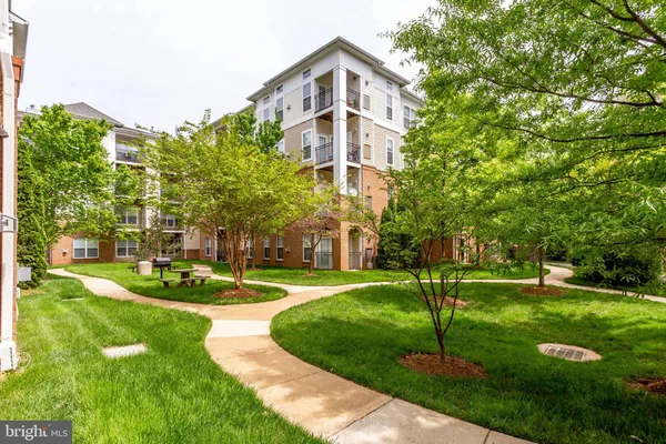 $1,900 | 3810 Lightfoot Street, Unit 308, Chantilly, VA 20151