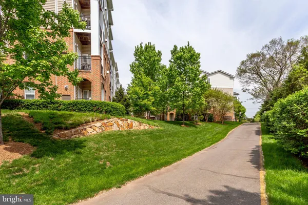 $1,900 | 3810 Lightfoot Street, Unit 308, Chantilly, VA 20151