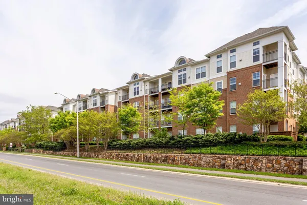 $1,900 | 3810 Lightfoot Street, Unit 308, Chantilly, VA 20151