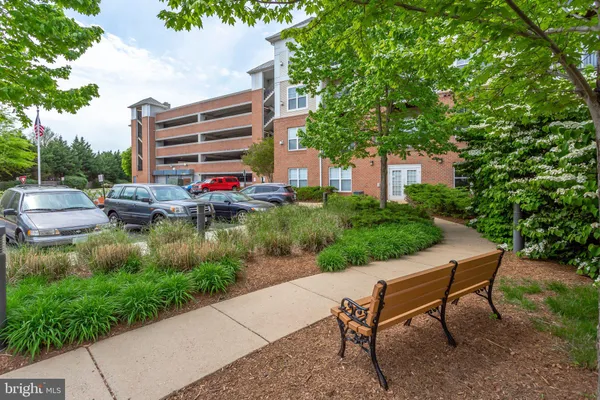 $1,900 | 3810 Lightfoot Street, Unit 308, Chantilly, VA 20151