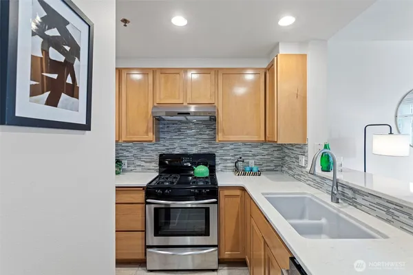 $355,000 | 2801 1st Avenue, Unit 612, Seattle, WA 98121