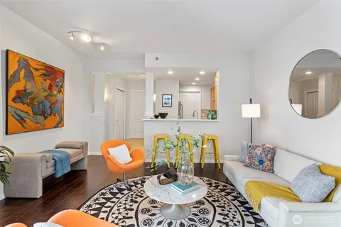 $355,000 | 2801 1st Avenue, Unit 612, Seattle, WA 98121