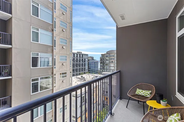 $355,000 | 2801 1st Avenue, Unit 612, Seattle, WA 98121