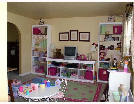 1039 Rural Ridge Drive Cheswick, PA 15024 - Photo 6 of 7 Living Room.