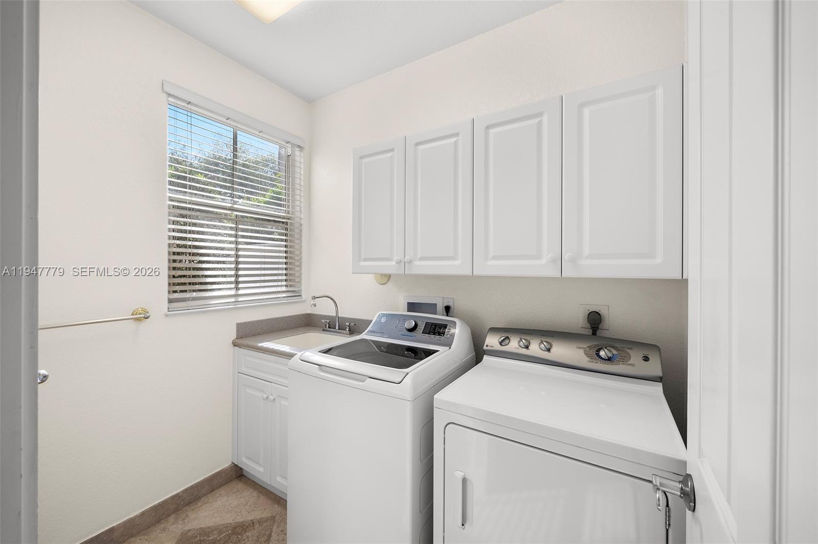 1500 Shoreline Way, Unit 1500 Hollywood, FL 33019 - Photo 16 of 54 a utility room with dryer and washer