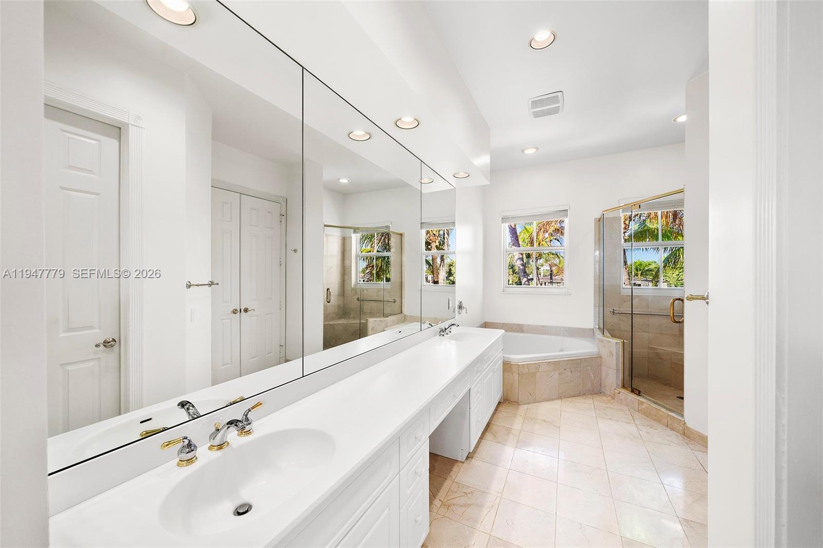 1500 Shoreline Way, Unit 1500 Hollywood, FL 33019 - Photo 39 of 54 a spacious bathroom with a bathtub sink and mirror