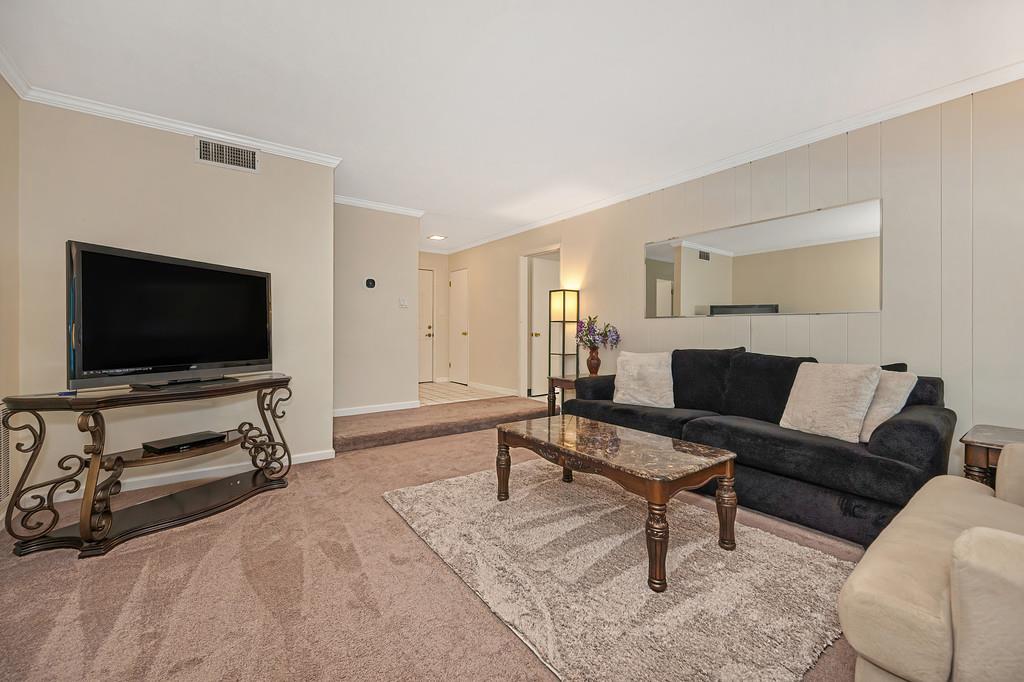 6447 Rexford Way Carmichael, CA 95608 - Photo 9 of 33