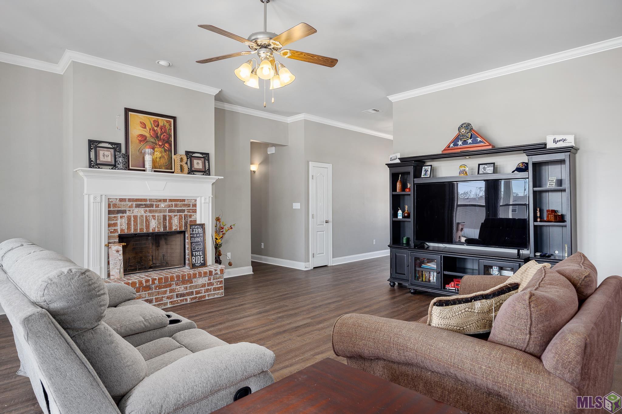 11486 Tannis Rd. St. Amant, LA 70774 - Photo 4 of 27 Living Room