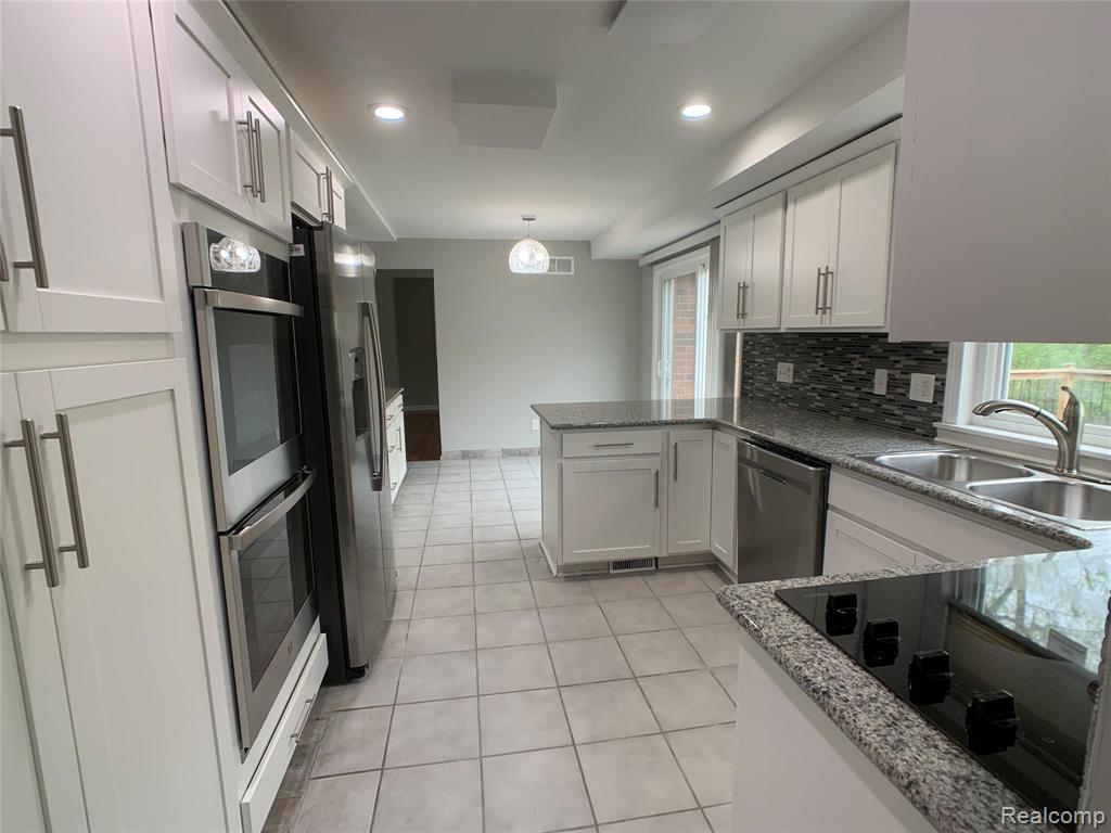 5300 Franklin Ridge Circle West Bloomfield, MI 48322 - Photo 12 of 29