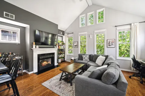 $599,000 | 3223 North Seminary Avenue, Unit 3, Chicago, IL 60657