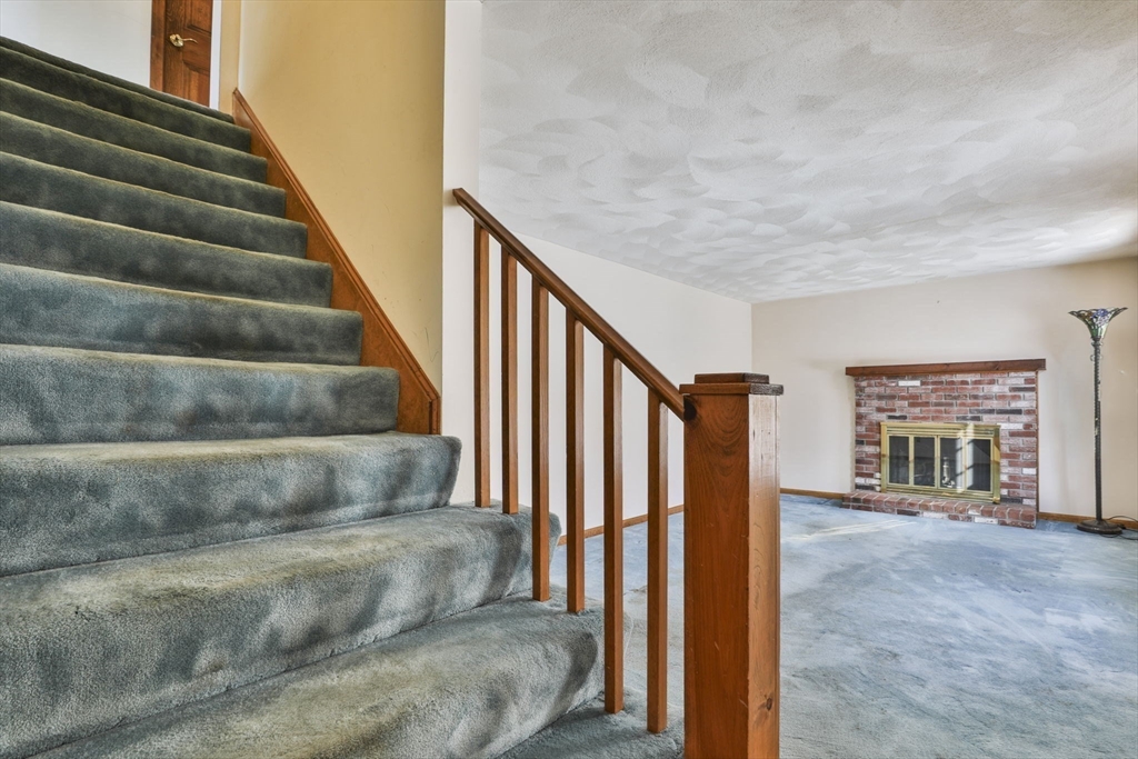 3 Shawnee Circle Billerica, MA 01821 - Photo 8 of 25