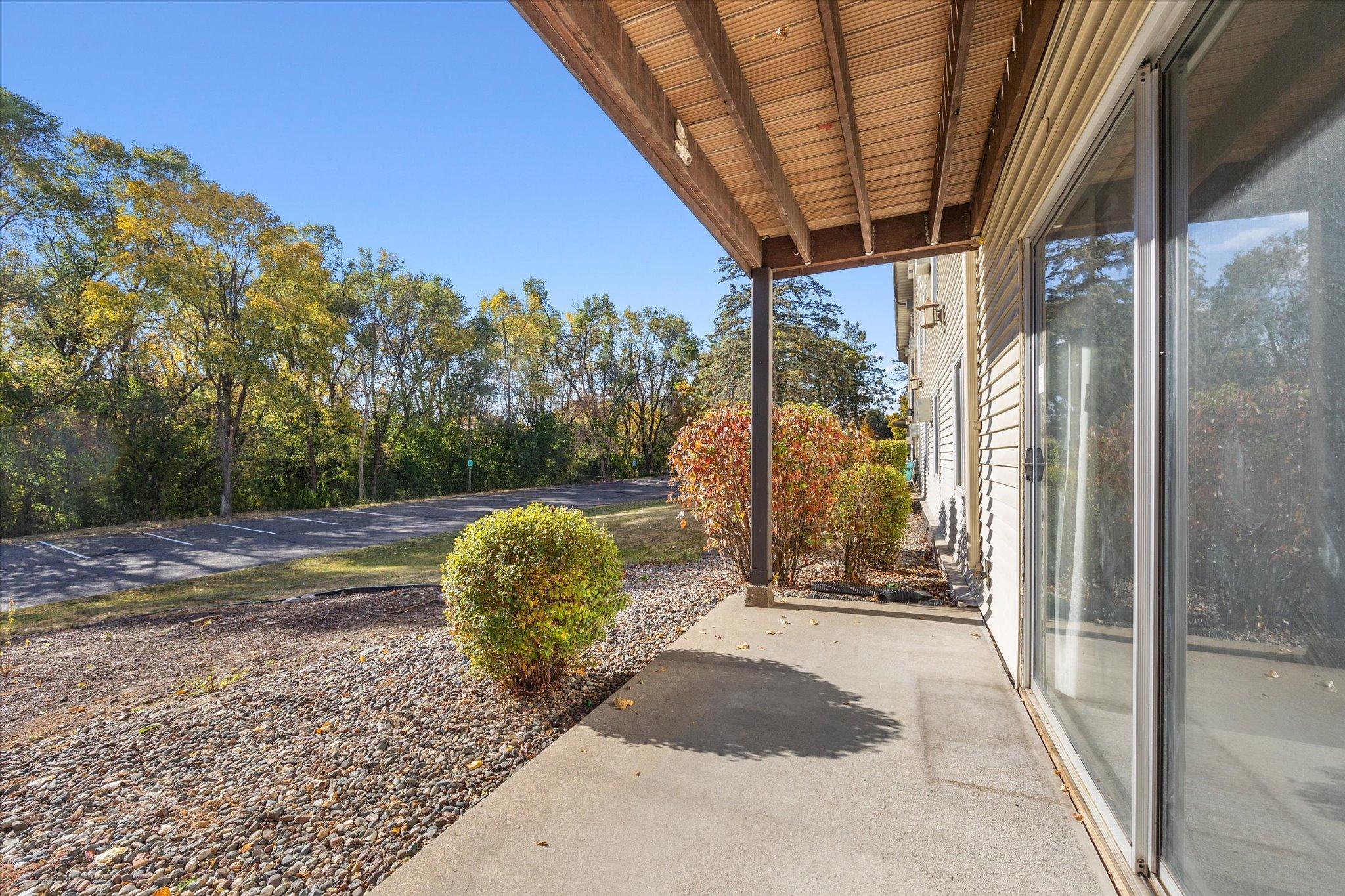 10311 Cedar Lake Road, Unit 103 Minnetonka, MN 55305 - Photo 21 of 31