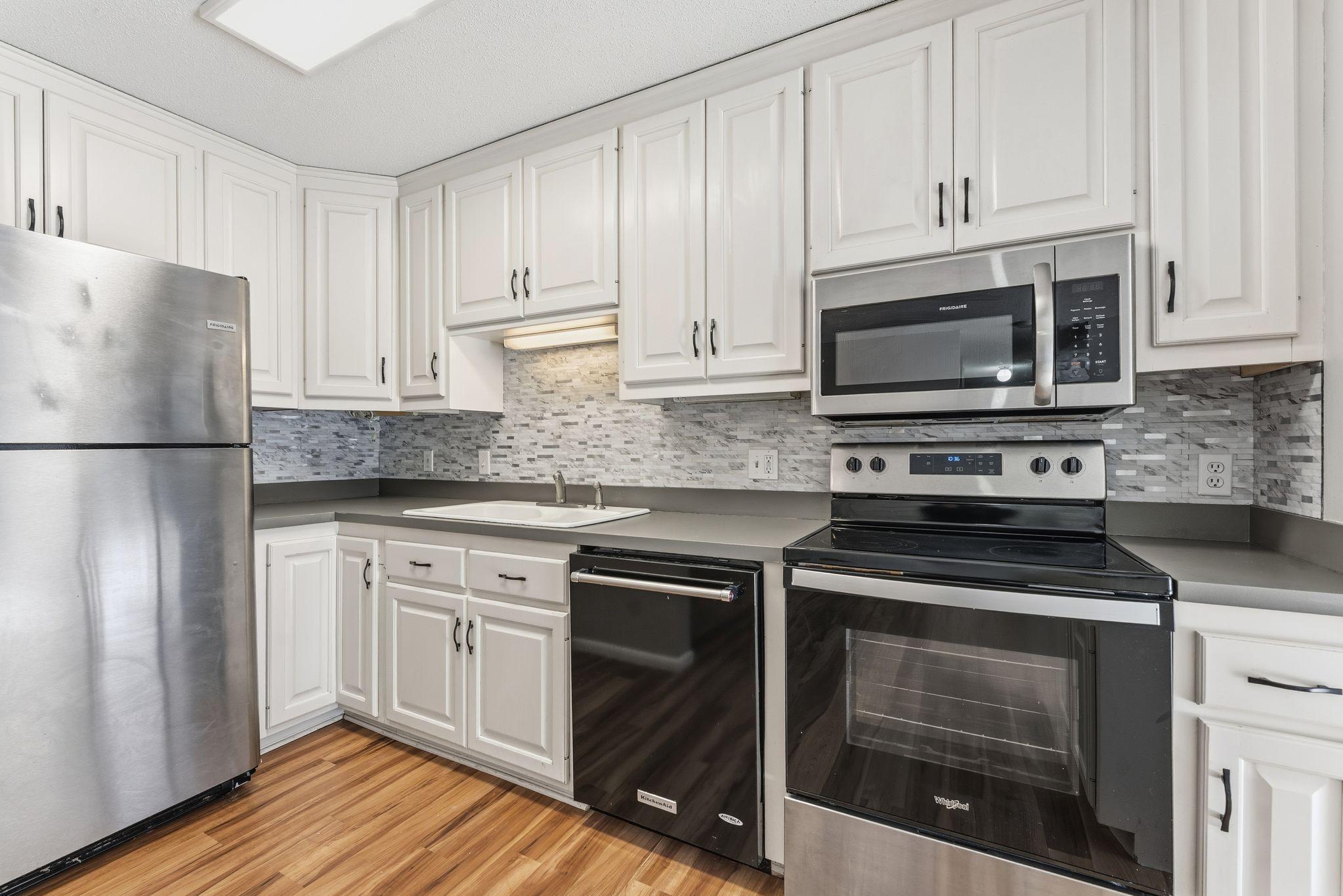 10311 Cedar Lake Road, Unit 103 Minnetonka, MN 55305 - Photo 6 of 31