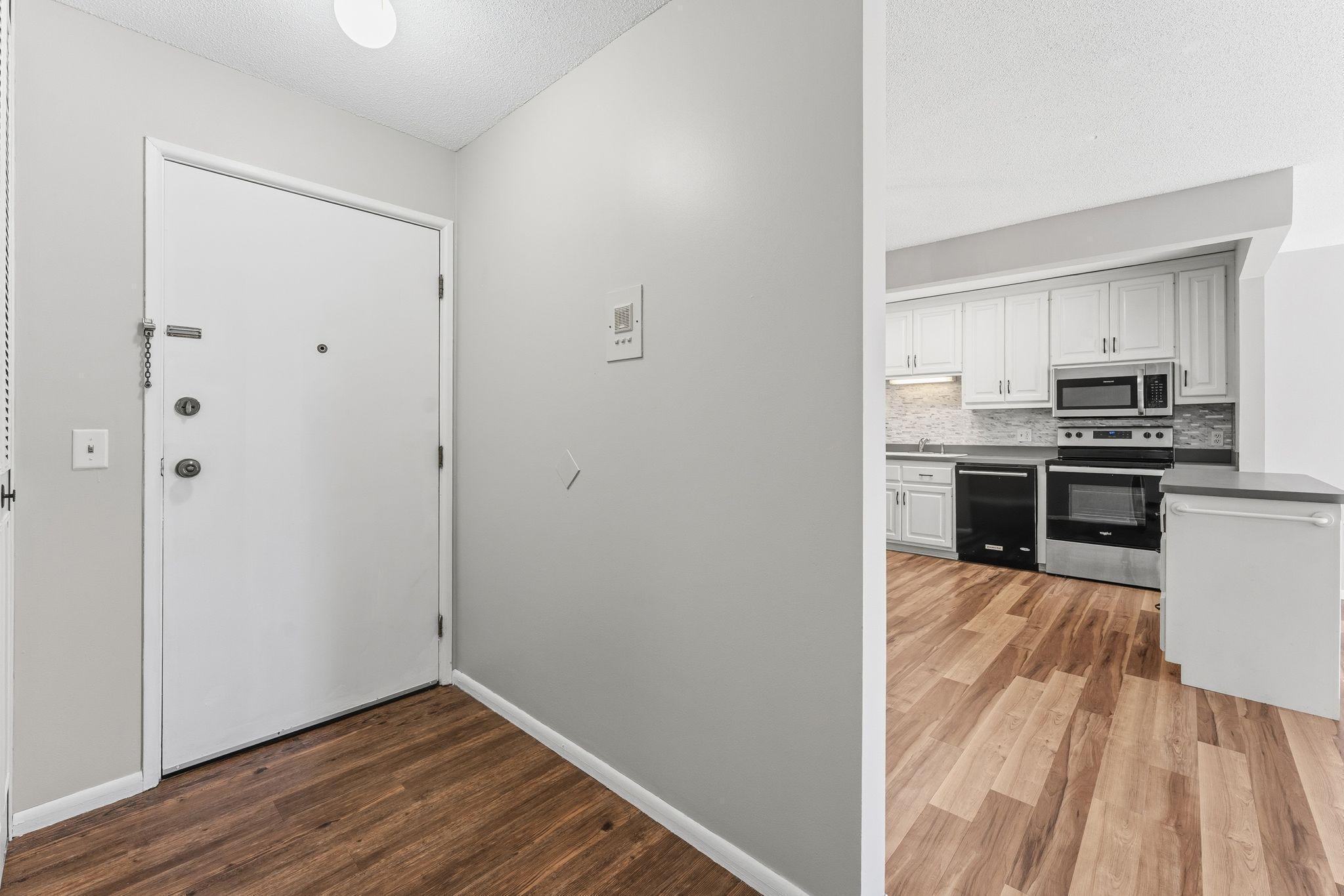 10311 Cedar Lake Road, Unit 103 Minnetonka, MN 55305 - Photo 8 of 31