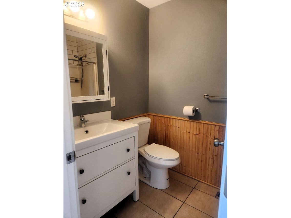 1335 Childers Road Arlington, OR 97812 - Photo 8 of 25 a bathroom with a sink toilet and mirror
