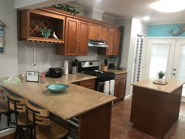 $2,000 | 2319 56th Street, Galveston, TX 77551