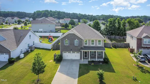 a black and white photo of a picture