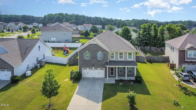 a black and white photo of a picture