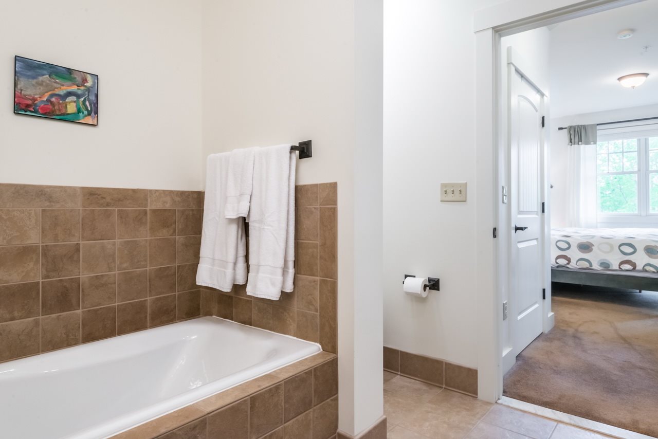 21 Riverside Terrace Drive, Unit B Lincoln, NH 03251 - Photo 14 of 40