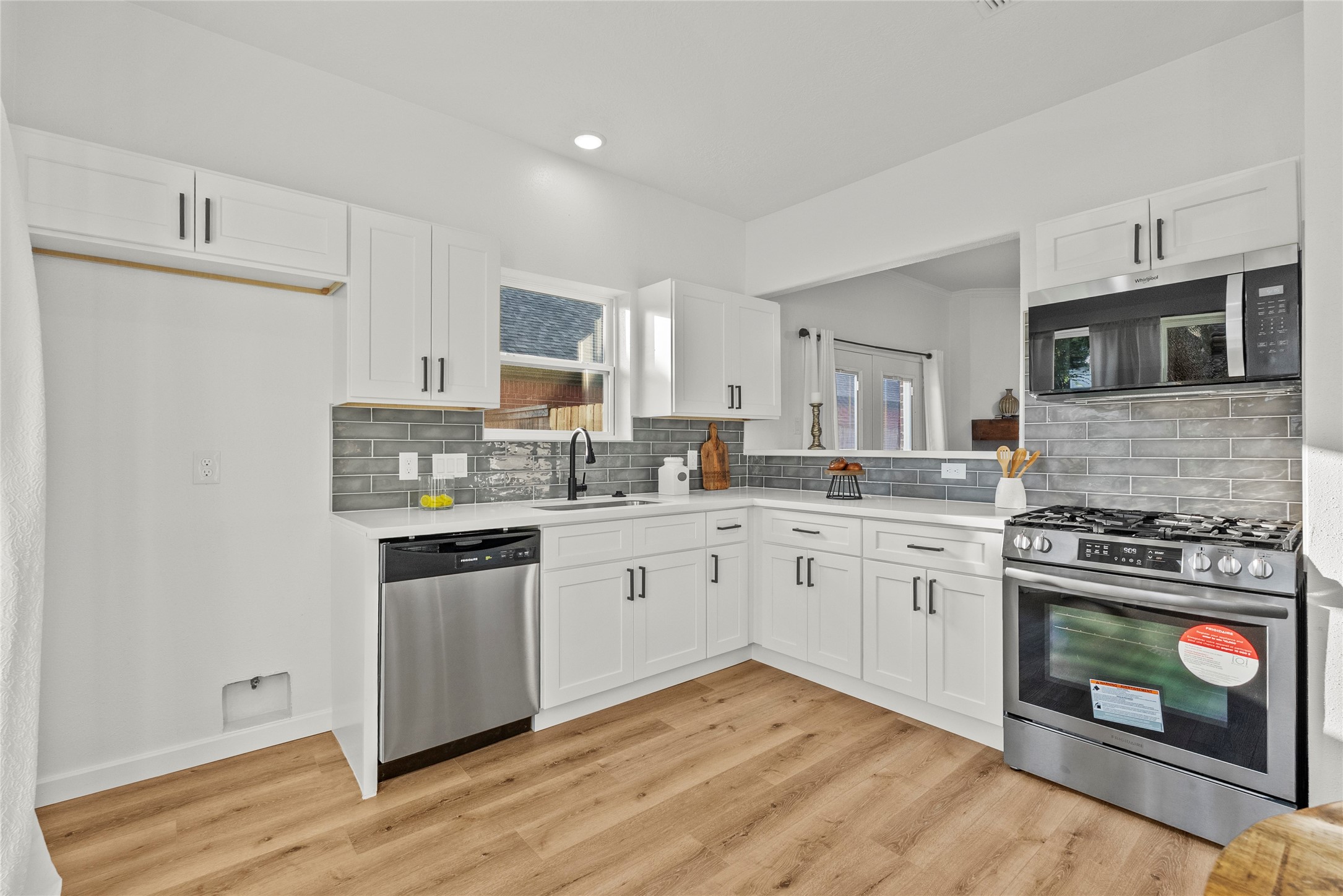 617 Prairie Lane Angleton, TX 77515 - Photo 12 of 29