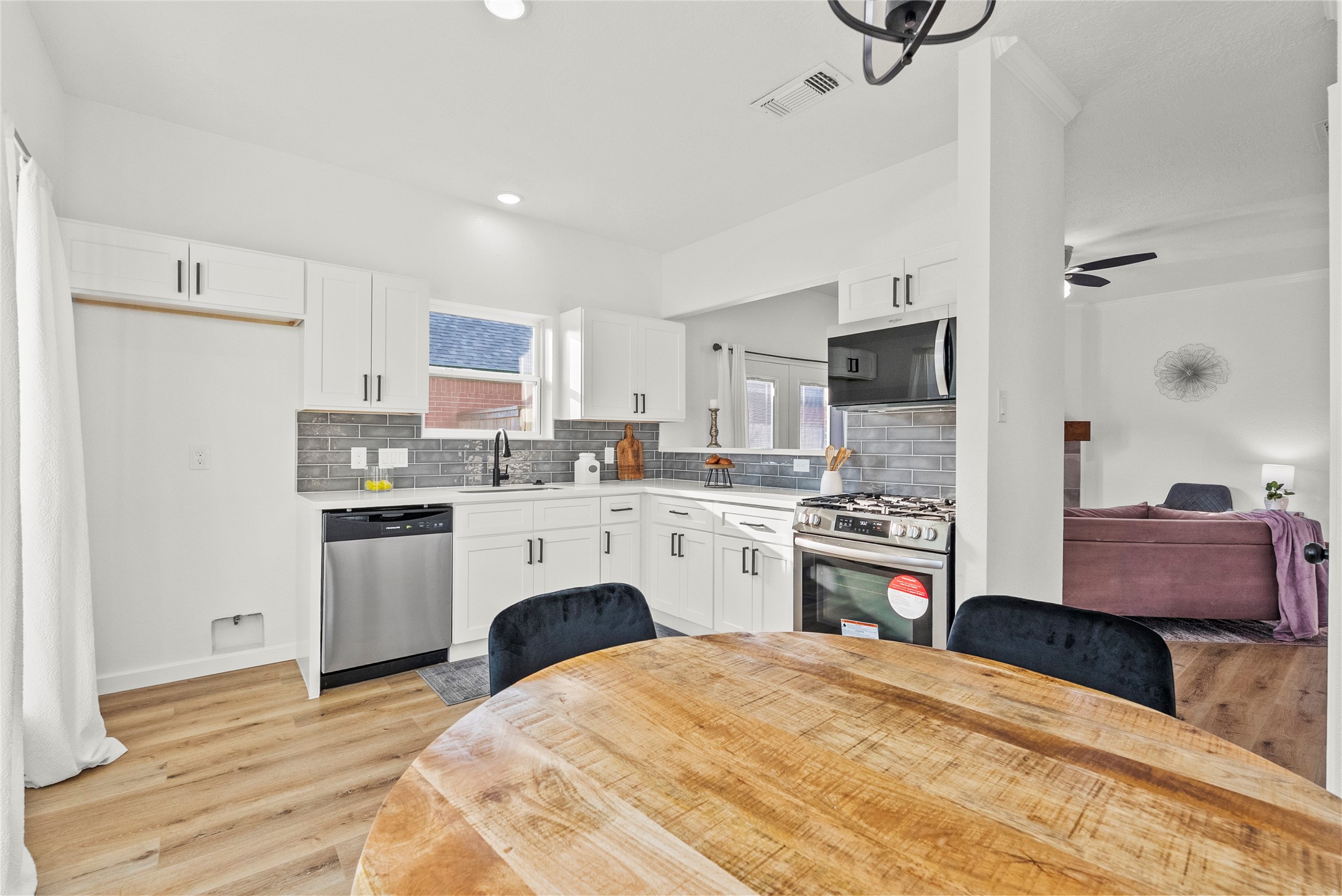 617 Prairie Lane Angleton, TX 77515 - Photo 7 of 29