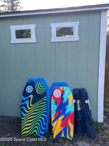 a view of sitting area with furniture and window