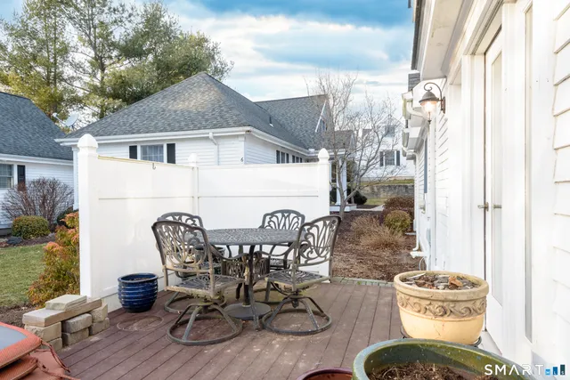 a picture of a wall with a white wall