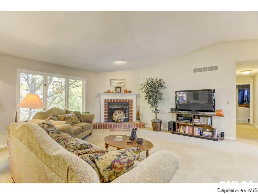 829 High Pointe Drive Springfield, IL 62702 - Photo 6 of 22