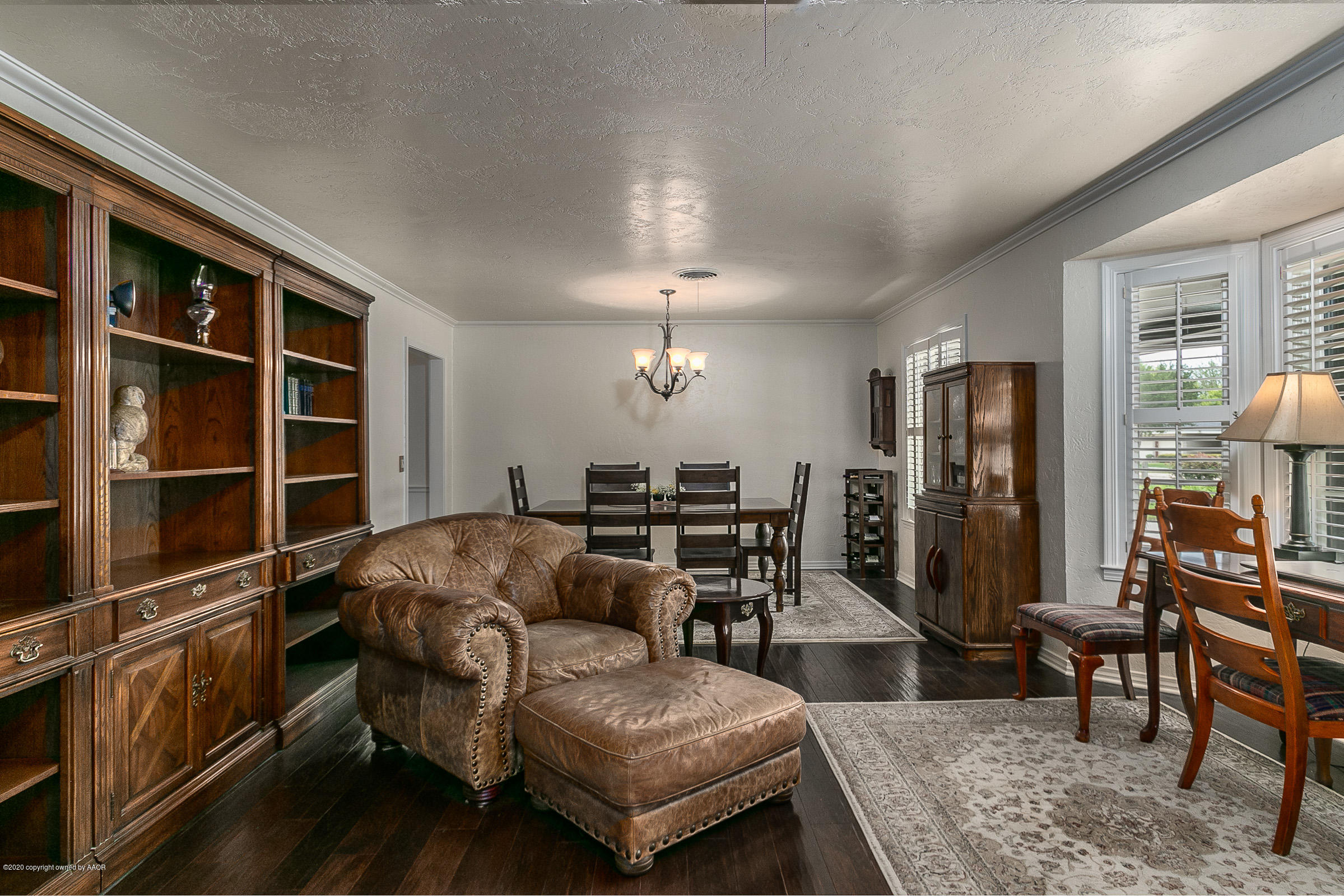 6906 Elmhurst Road Amarillo, TX 79106 - Photo 4 of 33 a living room with furniture and a flat screen tv
