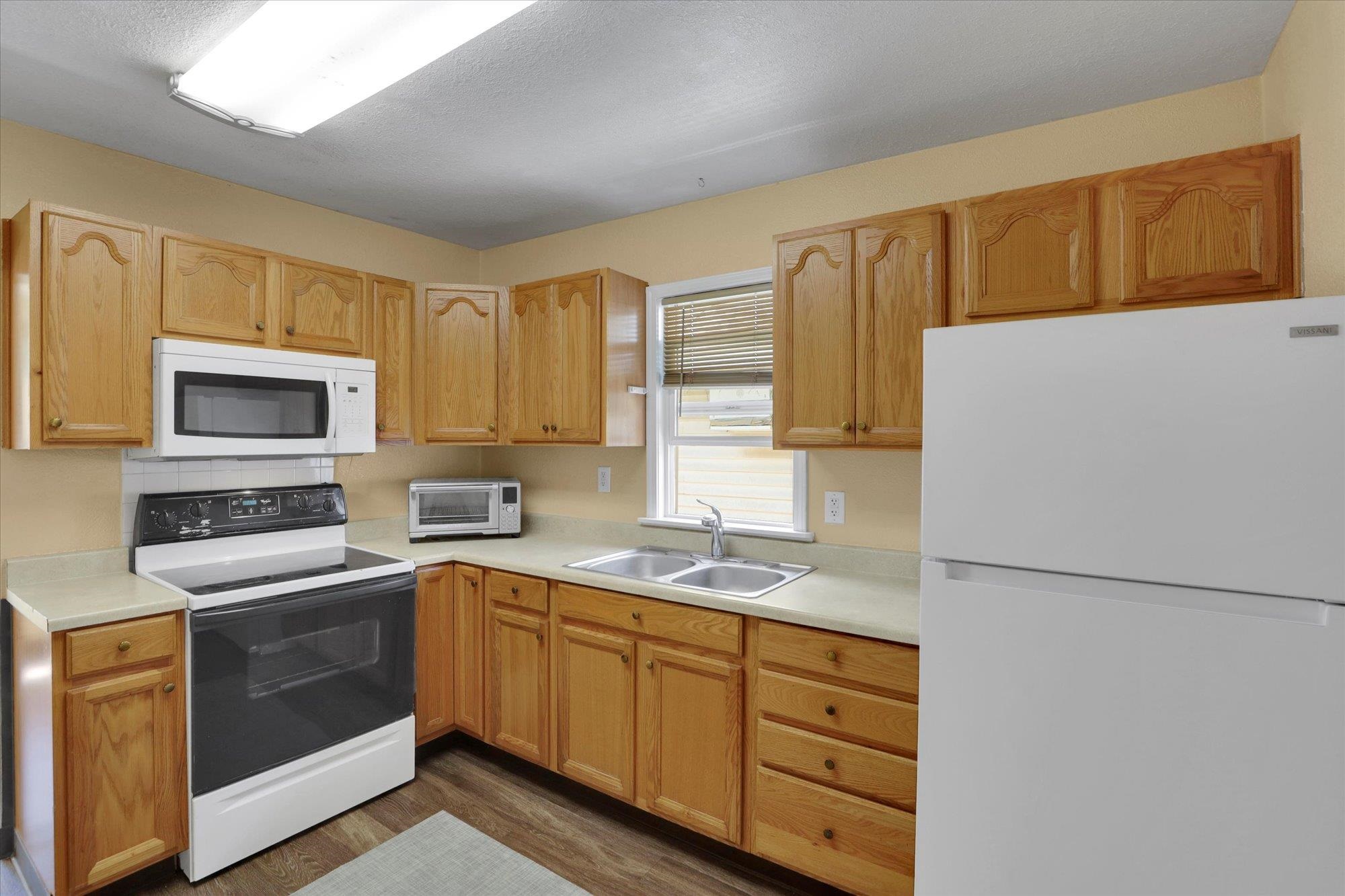 726 East Rockwell Avenue Spokane, WA 99207 - Photo 3 of 41