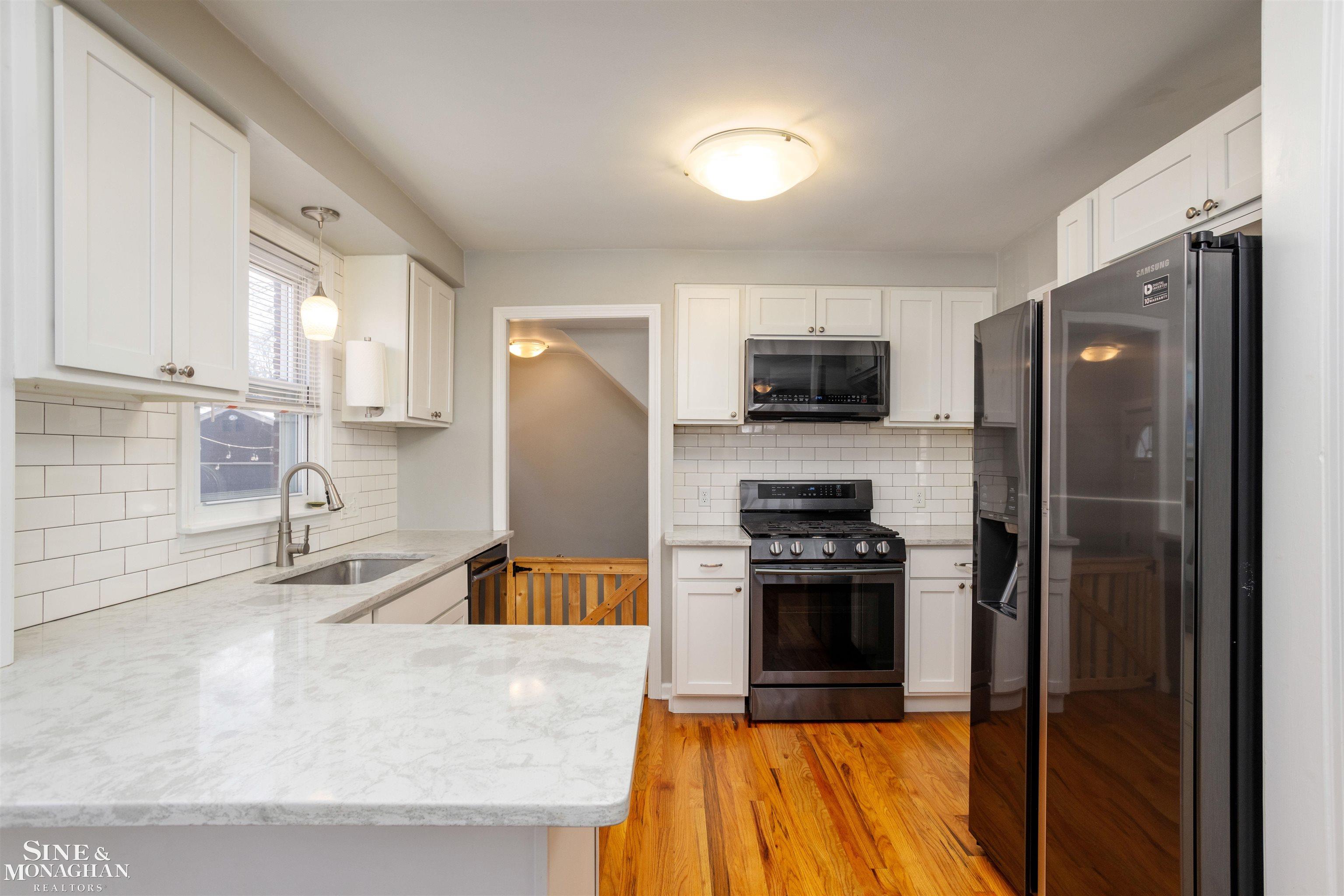 1849 Hampton Road Grosse Pointe Woods, MI 48236 - Photo 12 of 42