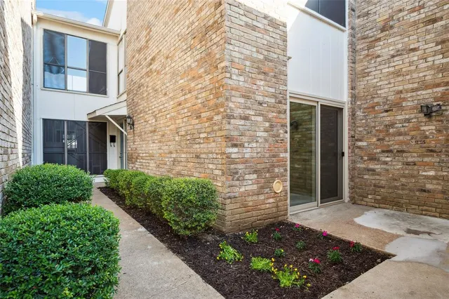 $285,000 | 2212 Salem Drive, Carrollton, TX 75006