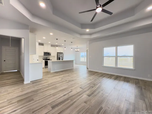 $419,999 | 105 Merion Lane, La Vernia, TX 78121