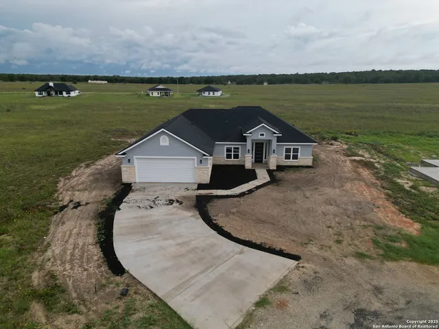 $419,999 | 105 Merion Lane, La Vernia, TX 78121