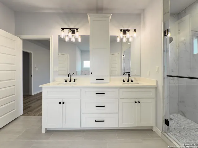 $419,999 | 105 Merion Lane, La Vernia, TX 78121