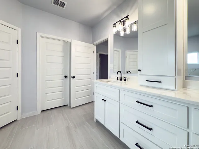 $419,999 | 105 Merion Lane, La Vernia, TX 78121