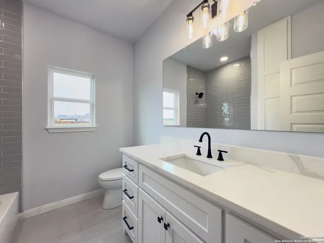 $419,999 | 105 Merion Lane, La Vernia, TX 78121