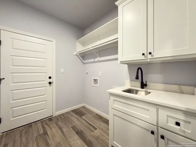 $419,999 | 105 Merion Lane, La Vernia, TX 78121