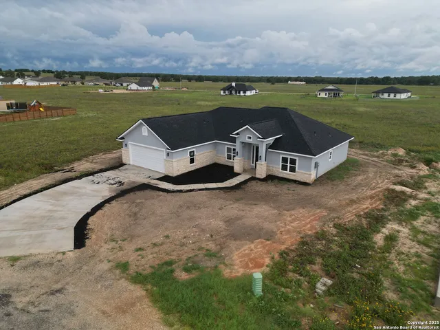 $419,999 | 105 Merion Lane, La Vernia, TX 78121