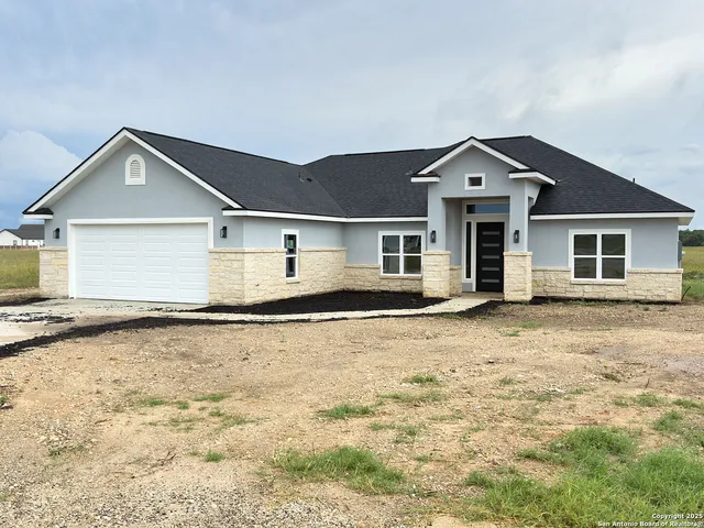 $419,999 | 105 Merion Lane, La Vernia, TX 78121