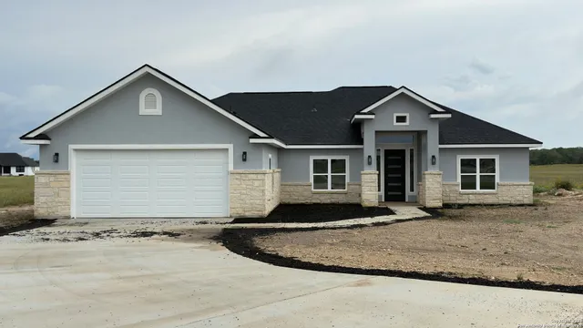 $419,999 | 105 Merion Lane, La Vernia, TX 78121