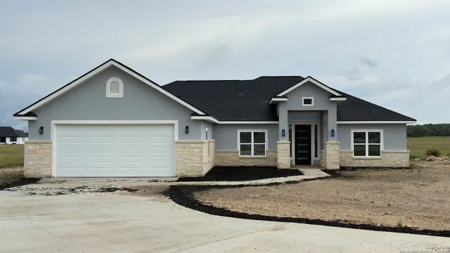 $419,999 | 105 Merion Lane, La Vernia, TX 78121