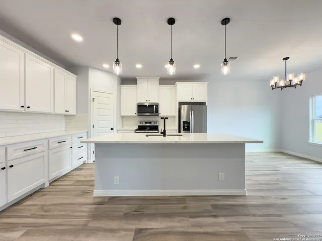 $419,999 | 105 Merion Lane, La Vernia, TX 78121