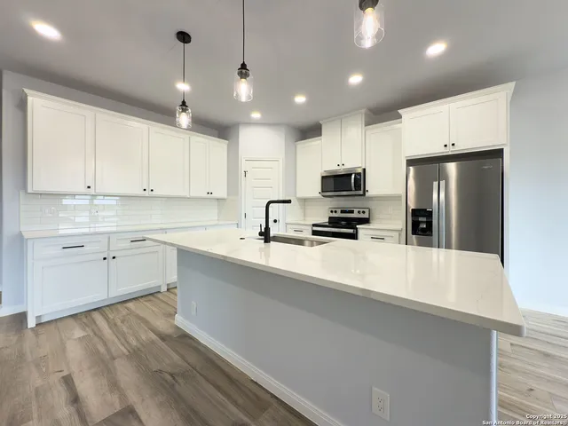 $419,999 | 105 Merion Lane, La Vernia, TX 78121