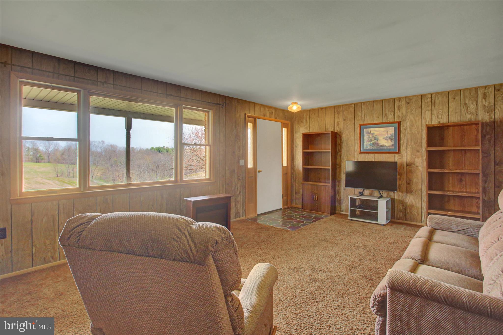 1000 Sawmill Road Warfordsburg, PA 17267 - Photo 8 of 37 Living Room