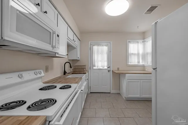 $2,000 | 303 Southeast Gilliland Road, Pensacola, FL 32507