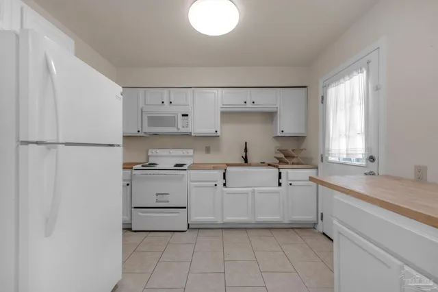 $1,950 | 303 Southeast Gilliland Road, Pensacola, FL 32507