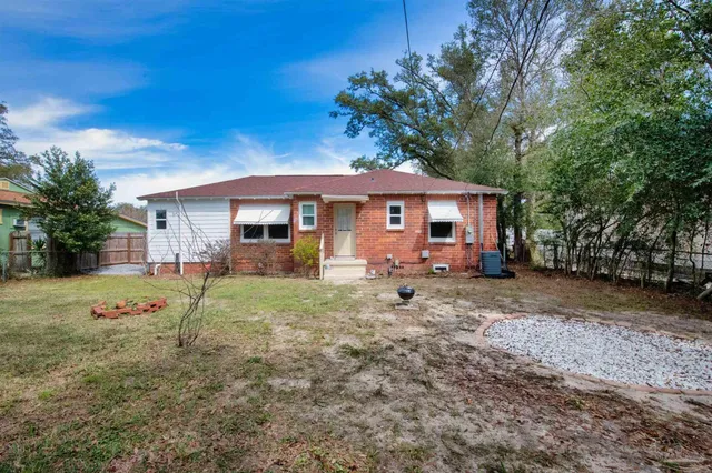 $2,000 | 303 Southeast Gilliland Road, Pensacola, FL 32507