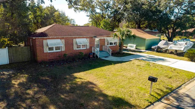 $1,950 | 303 Southeast Gilliland Road, Pensacola, FL 32507