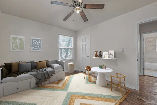 $1,950 | 303 Southeast Gilliland Road, Pensacola, FL 32507